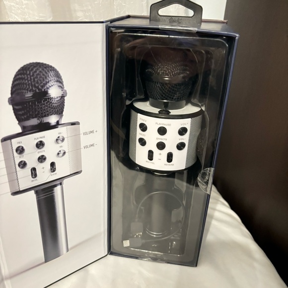 Wireless Karaoke Microphone - Bluetooth Karaoke
Microphone Speaker Singalong - Picture 8 of 11